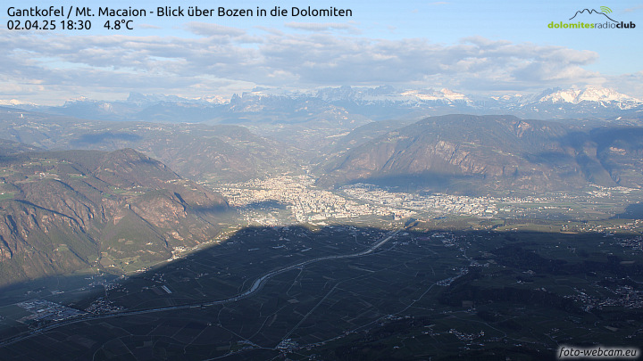 Bozen vanaf de Gantkofel met de Dolomieten(1866 meter)