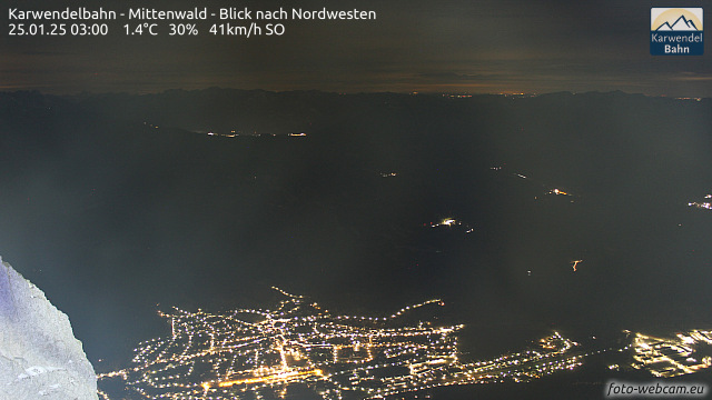 Webcam an der Talstation Karwendelbahn, Mittenwald. Blickrichtung: Westen auf Kranzberg und Wettersteingebirge