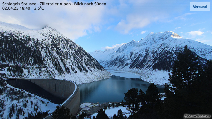 Schlegeis Stausee im Zillertal in Tirol mit Blick nach Süden