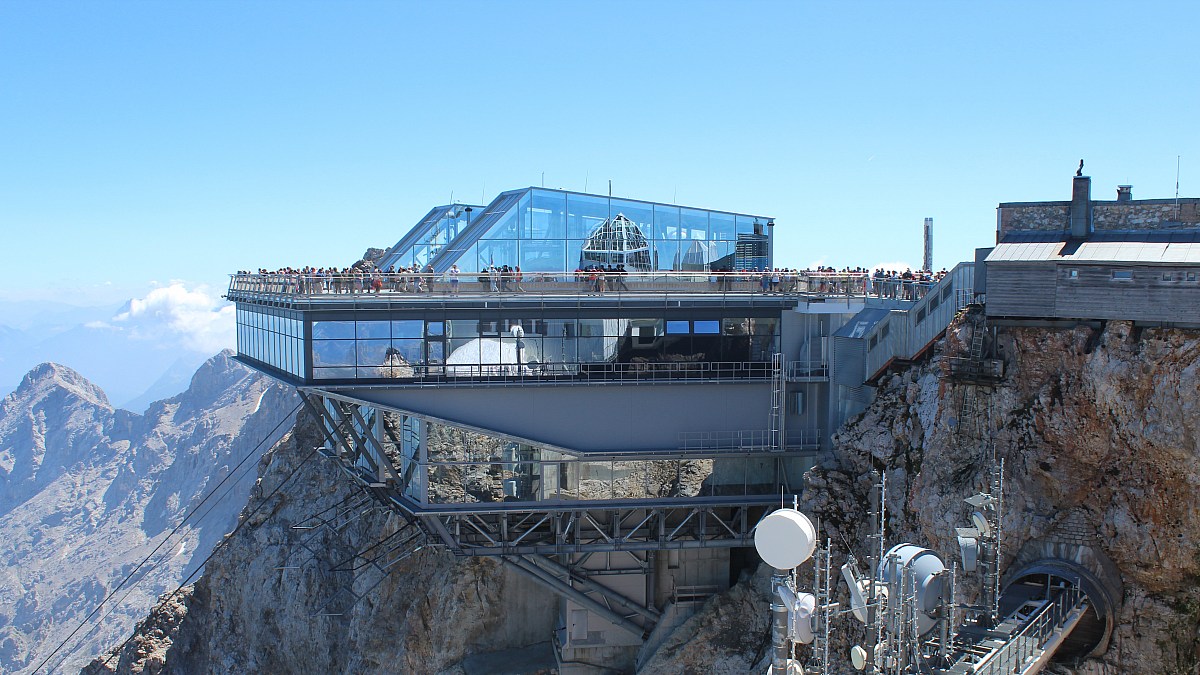 Seilbahn Zugspitze - Blick zum Gipfel von Westen - Foto ...