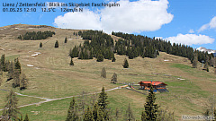 Sprünge im Snowpark Ehrwalder Alm. • © Jaeger