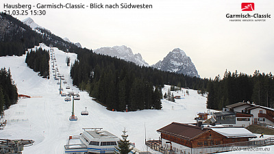Live webcam feed from Hausberg in Germany