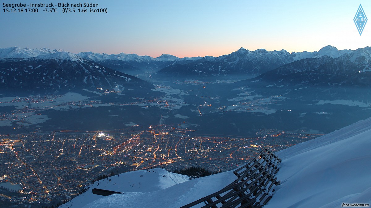 https://www.foto-webcam.eu/webcam/innsbruck/2018/12/15/1700_lm.jpg