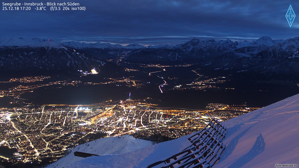 https://www.foto-webcam.eu/webcam/innsbruck/2018/12/25/1720_lm.jpg