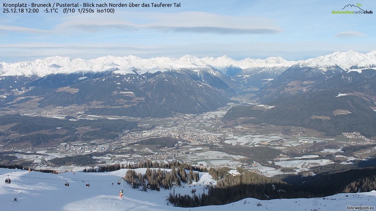 https://www.foto-webcam.eu/webcam/kronplatz/2018/12/25/1200_lm.jpg