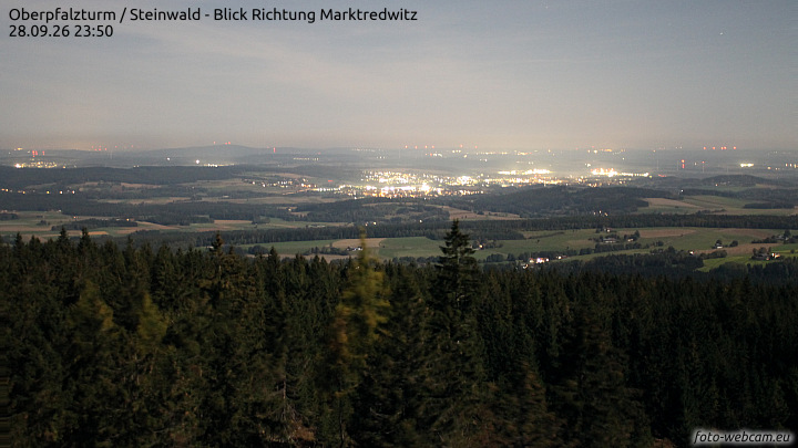 Oberpfalzturm / Steinwald - Blick Richtung Marktredwitz Webcam view