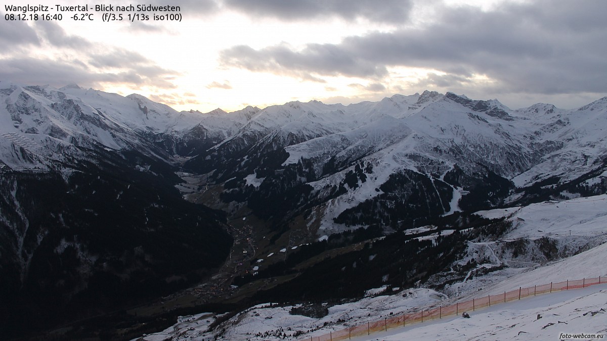 https://www.foto-webcam.eu/webcam/tuxertal/2018/12/08/1640_lm.jpg