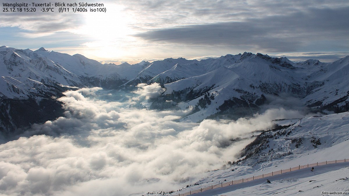 https://www.foto-webcam.eu/webcam/tuxertal/2018/12/25/1520_lm.jpg