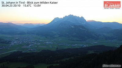 Blick auf St. Johann in Tirol und den Wilden Kaiser