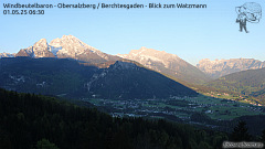 Das Sole-Außenbecken der Watzmann Therme. Die Aussicht ist grandios, oder? • © Watzmann Therme