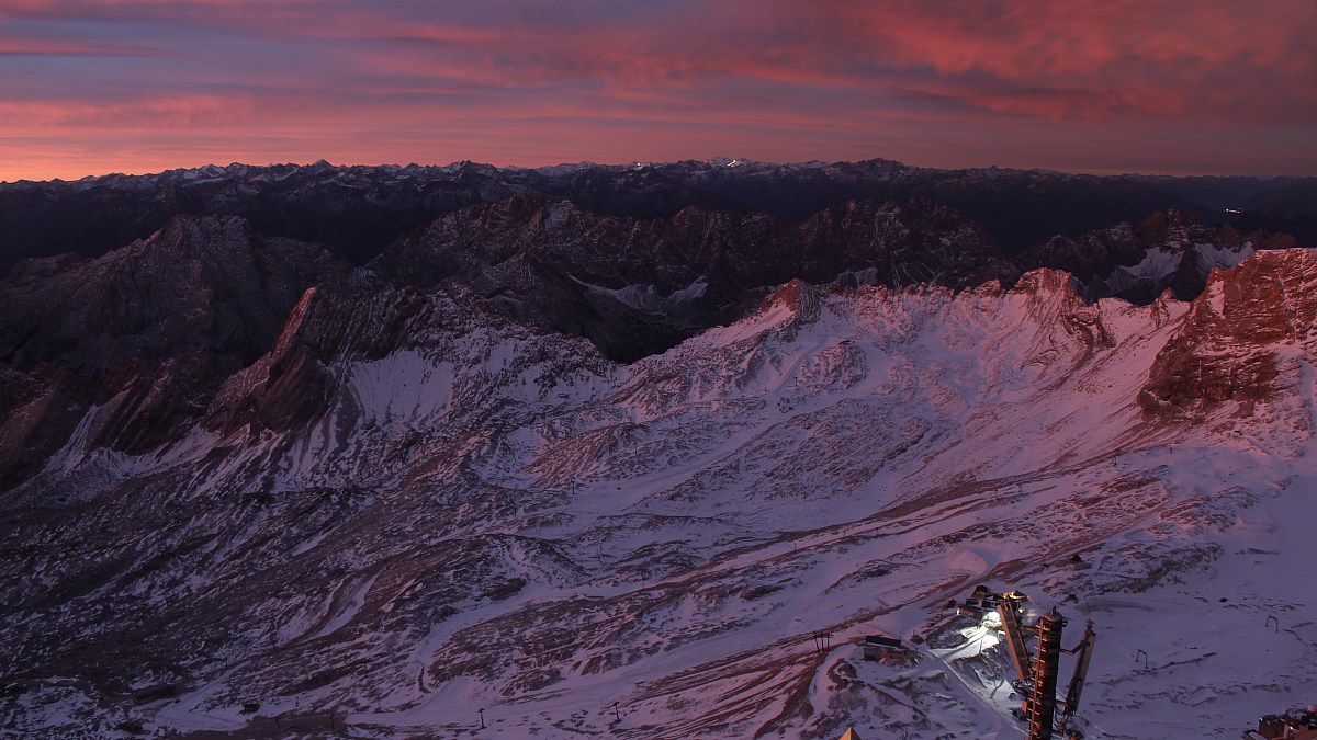 Wetterwarte Zugspitze Blick über das Zugspitzplatt nach Süden Foto