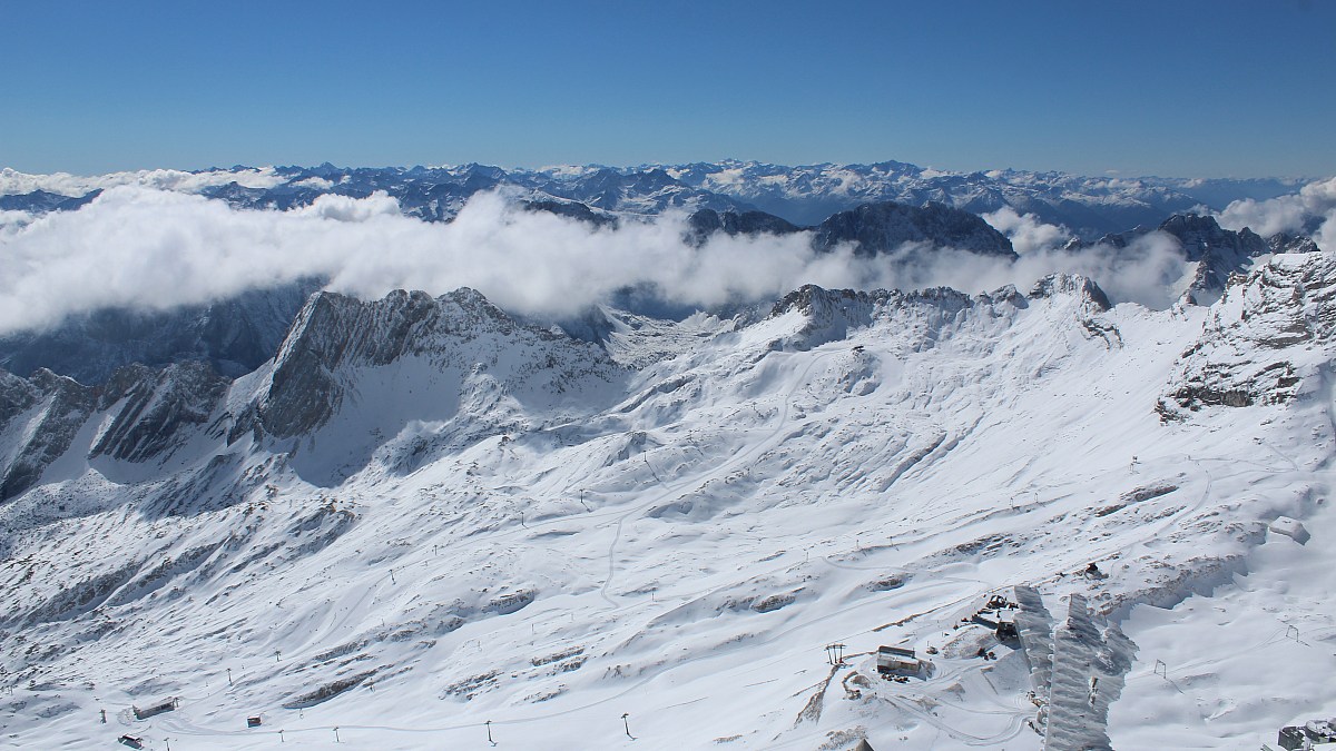 Wetterwarte Zugspitze Blick über das Zugspitzplatt nach Süden Foto